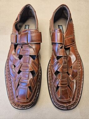 Stacy Adams Biscayne fisherman sandal in cognac. Size 12